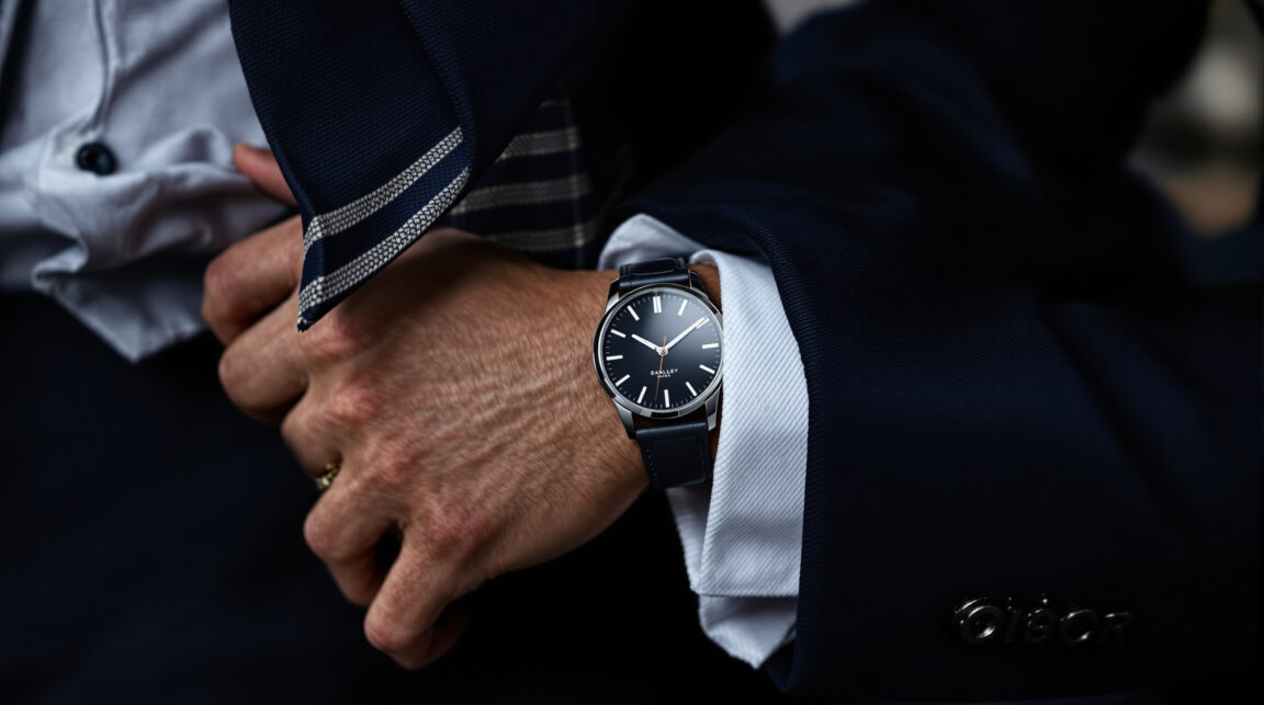 découvrez comment porter une montre avec style en fonction de votre tenue grâce à nos conseils pratiques et astuces pour un look harmonieux et élégant.