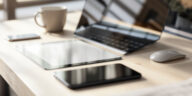 découvrez les avantages et inconvénients des tablettes et pc portables pour travailler en mobilité, et choisissez l'équipement adapté à vos besoins professionnels.