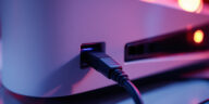 découvrez comment brancher facilement un micro externe sur votre console ps5 pour améliorer la qualité de vos communications et votre expérience de jeu.