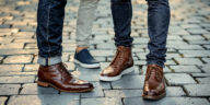 découvrez quelles chaussures associer avec un jean brut pour homme afin de créer des looks élégants et tendance en toute simplicité.
